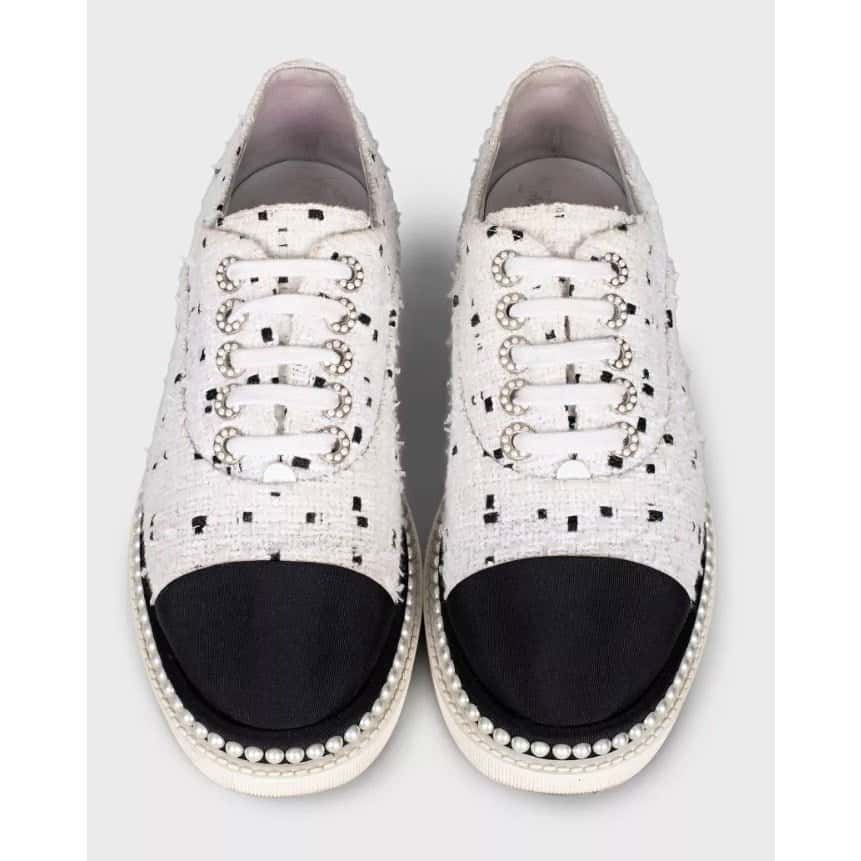 Chanel Chanel White Textile Sneakers with Contrasting Toe Sz.36 Pre-owned White Leather Good condition - Back View