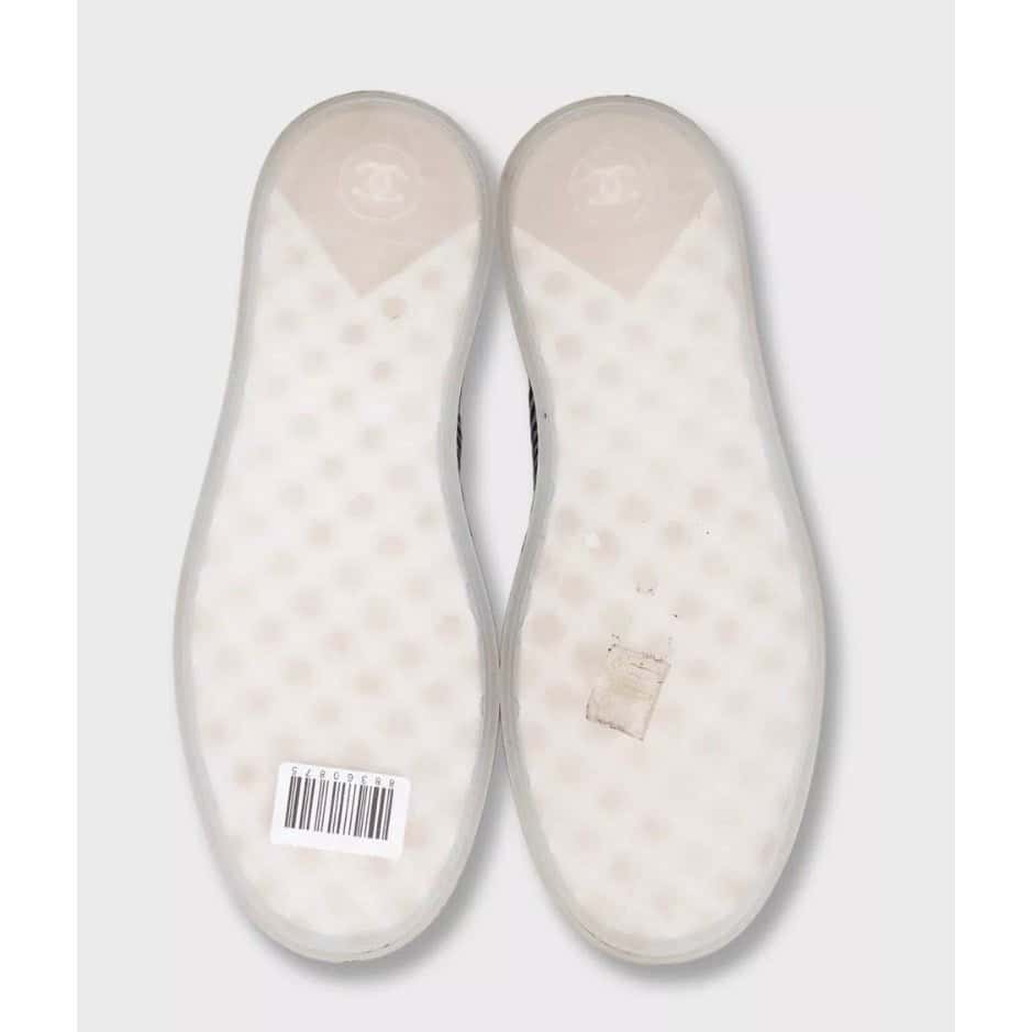 Chanel Chanel White Striped Leather & Textile Sneakers - Size 38 Pre-owned White Leather Good condition - Box View