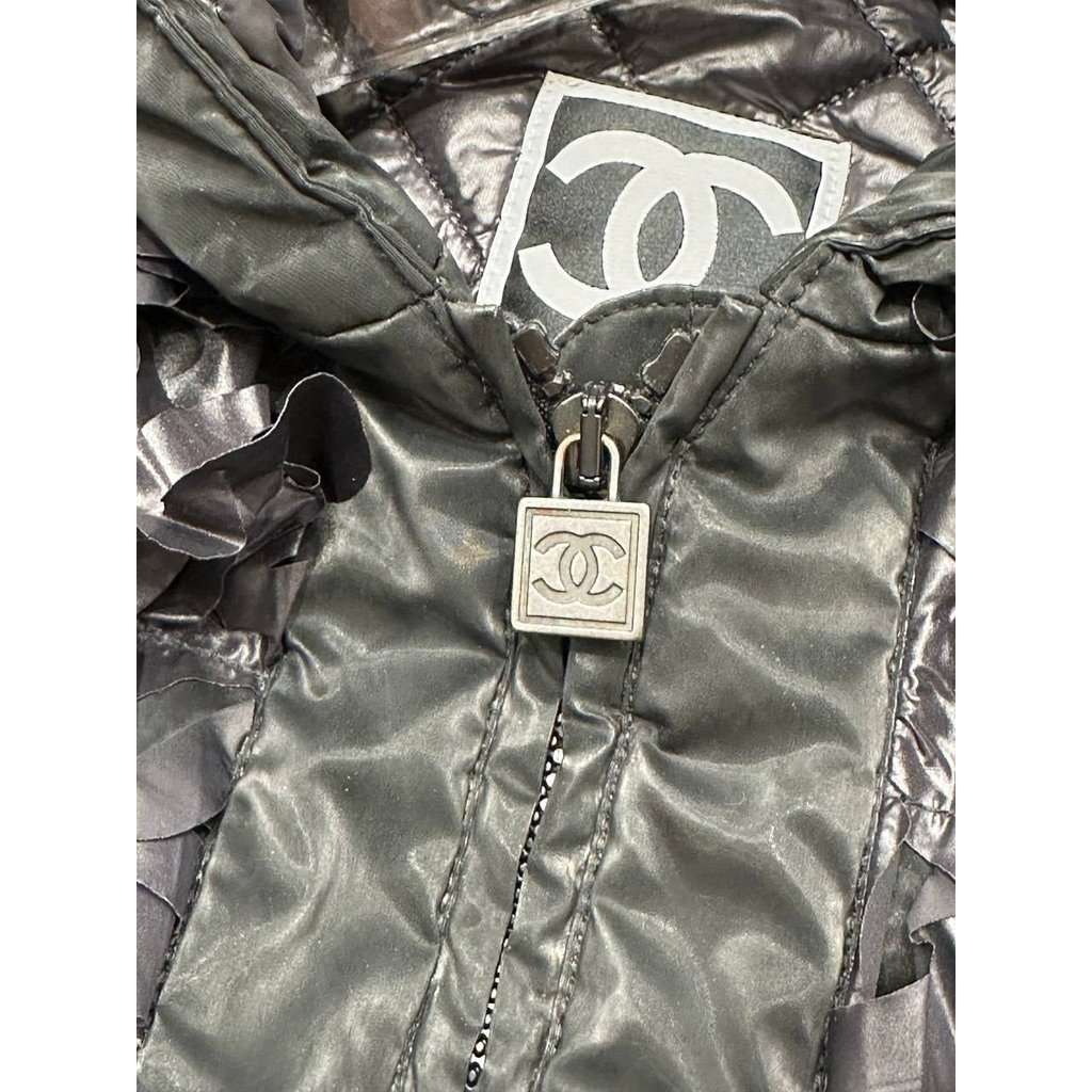 Chanel Chanel Navy Quilted  Decorative Appliqué Vest Sz.38 Pre-owned Navy Good condition - Inside View