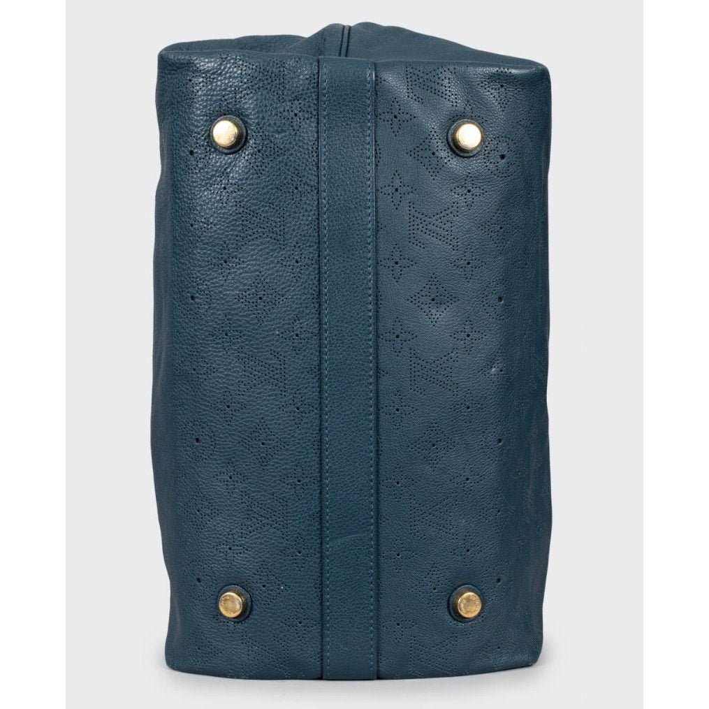Louis Vuitton Louis Vuitton Mahina Leather Bag Pre-owned Blue Leather Good condition - Model View