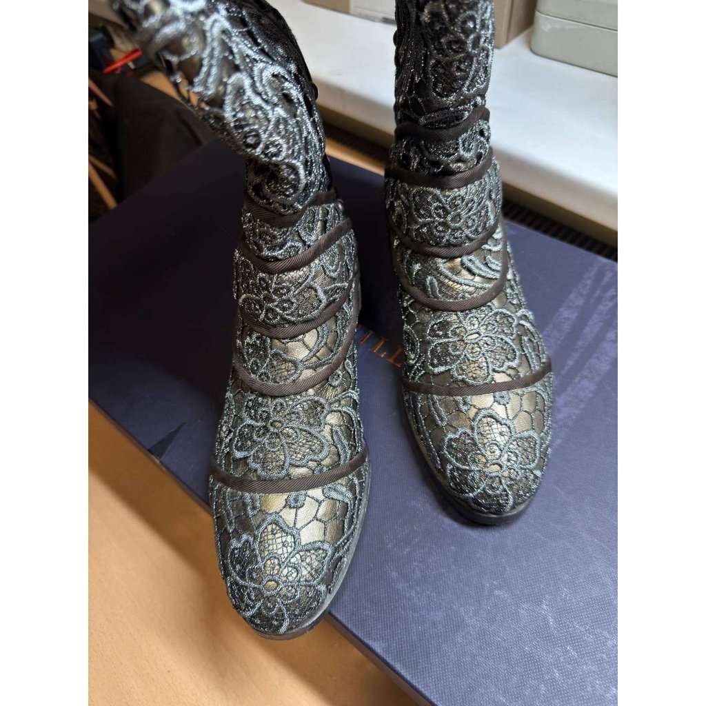 Dolce & Gabbana Dolce & Gabbana Gray Lace-Embellished Leather Over-the-Knee Boots Sz.39 Pre-owned Grey Lace Good condition - Model View