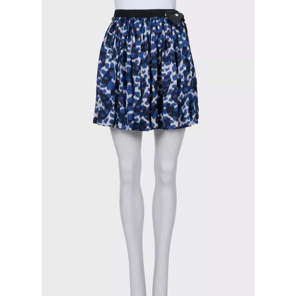 Louis Vuitton Louis Vuitton Blue Silk Skirt & Top Suit Set Sz.36 Pre-owned Blue Silk Good - Model View