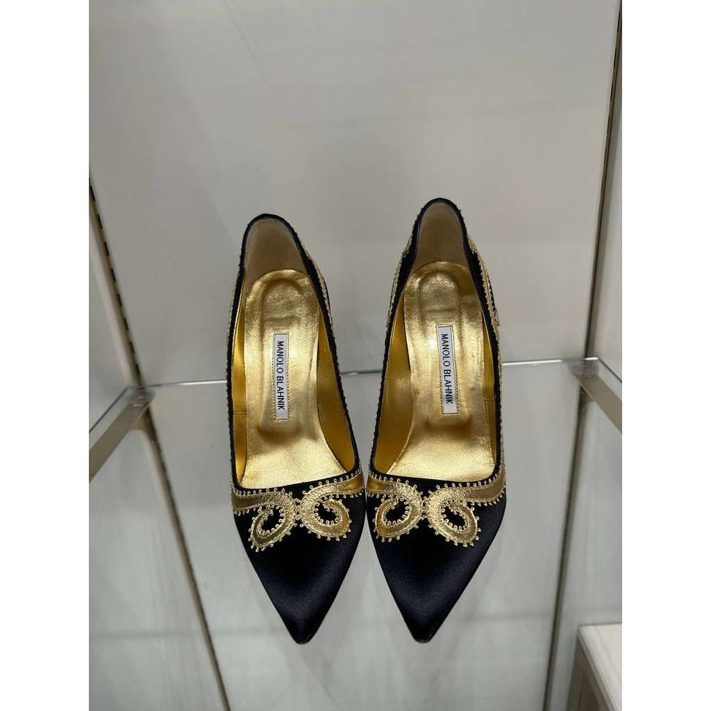 Manolo Blahnik Manolo Blahnik Black & Gold Paisley Satin Pumps - Size 39 Pre-owned Black Satin Good - Model View