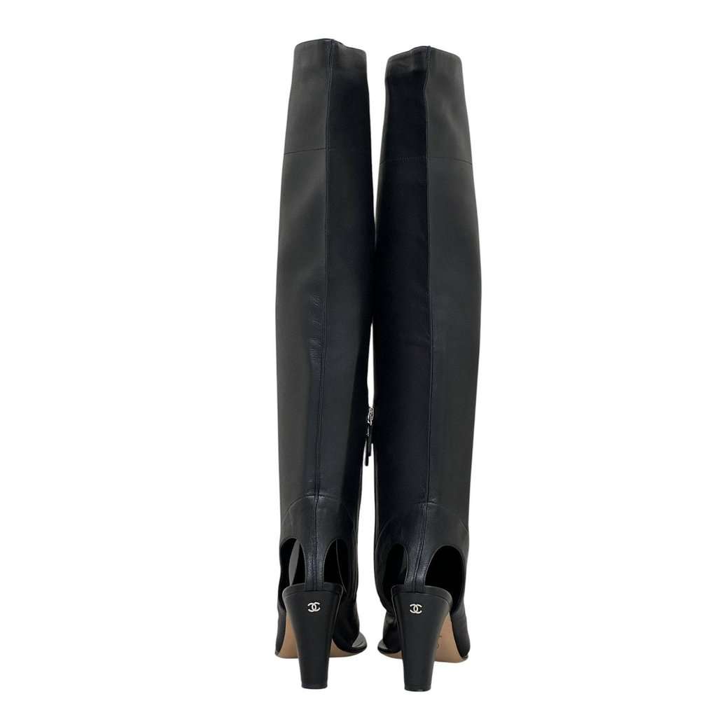 Chanel Chanel Black Leather Thong Heeled Sandal Boots 38 Pre-owned Black Leather Good - Model View