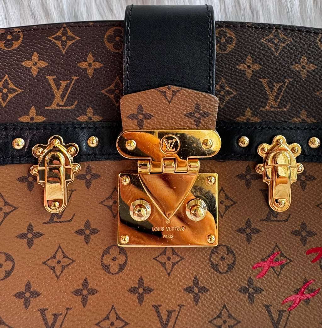 Louis Vuitton Monogram Reverse Trunk Clutch Beige Canvas Good - Model View