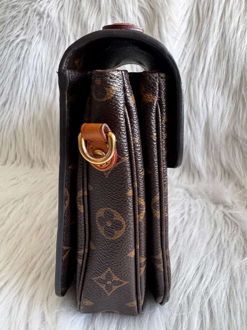 Louis Vuitton Monogram Pochette Metis Gold Canvas Good - Box View