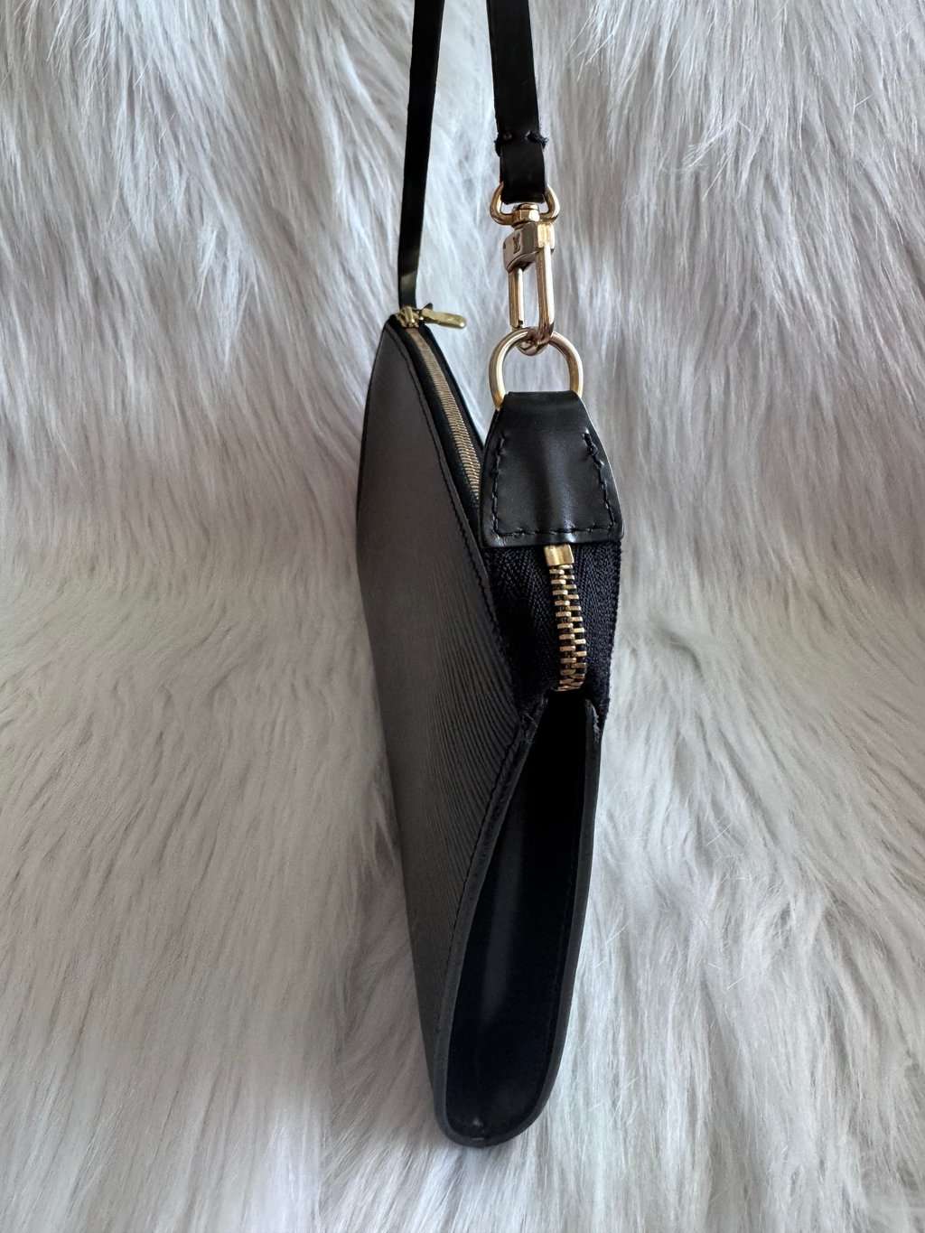 Louis Vuitton Epi Pochette Accessoires Black Shoulder Bag Black Leather Good - Box View