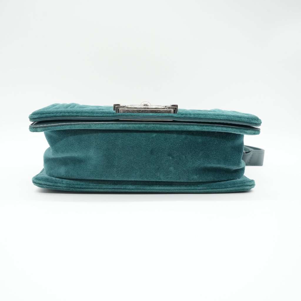Chanel Boy Small Green Velvet Green Velvet Good - Inside View