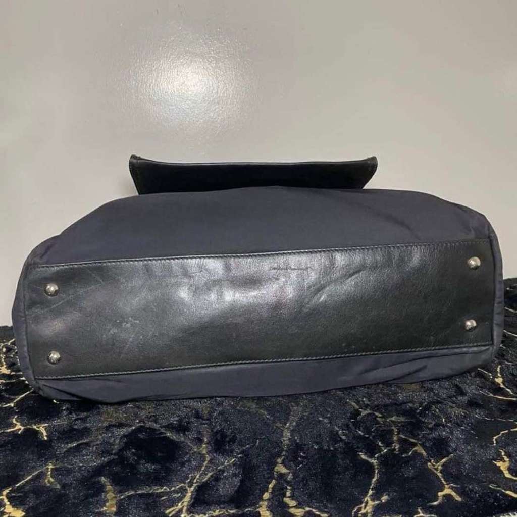 Saint Laurent YSL Tote Black Silver Good - Model View