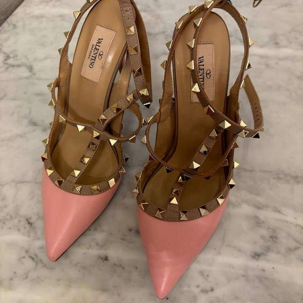 Valentino Garavani Rockstud Heels Pink Leather Never worn - Inside View
