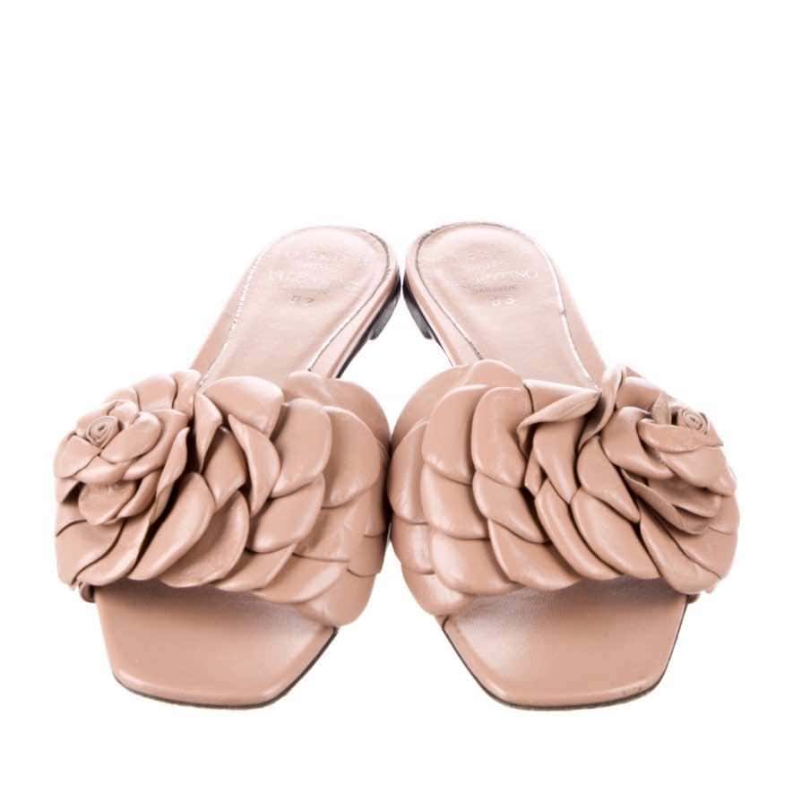 Valentino Garavani Nude Rose Petal Slides Pink Leather Very good condition - Inside View