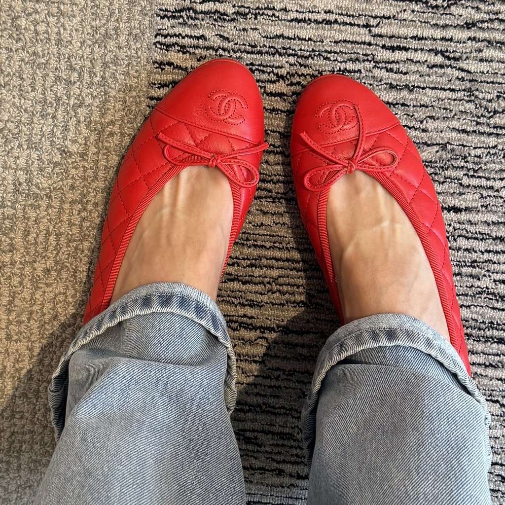 Chanel Ballerinas Shoes Red Leather Never worn, with tag - Model View