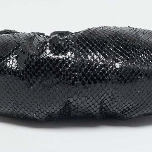 Valentino Garavani Python Leather Fleur Clutch Black Leather Good condition - Box View