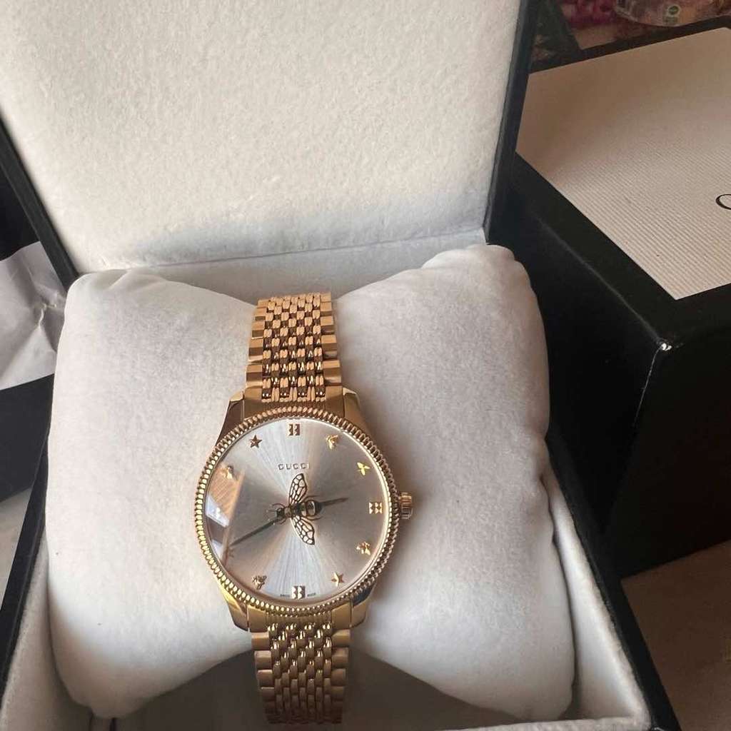 Gucci G-Timeless 36 mm Gold Never worn, with tag - Model View