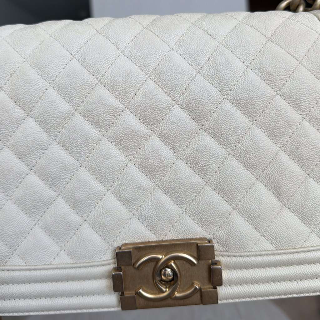 Chanel Small Boy Bag White Leather Good condition - Box View