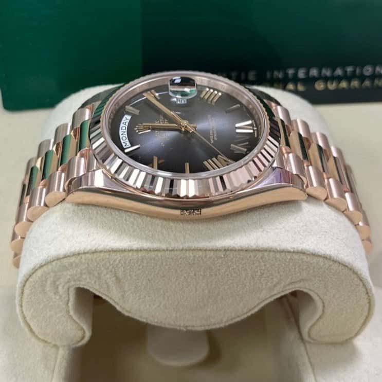 Rolex Day-Date 40 Grey Never worn - Model View