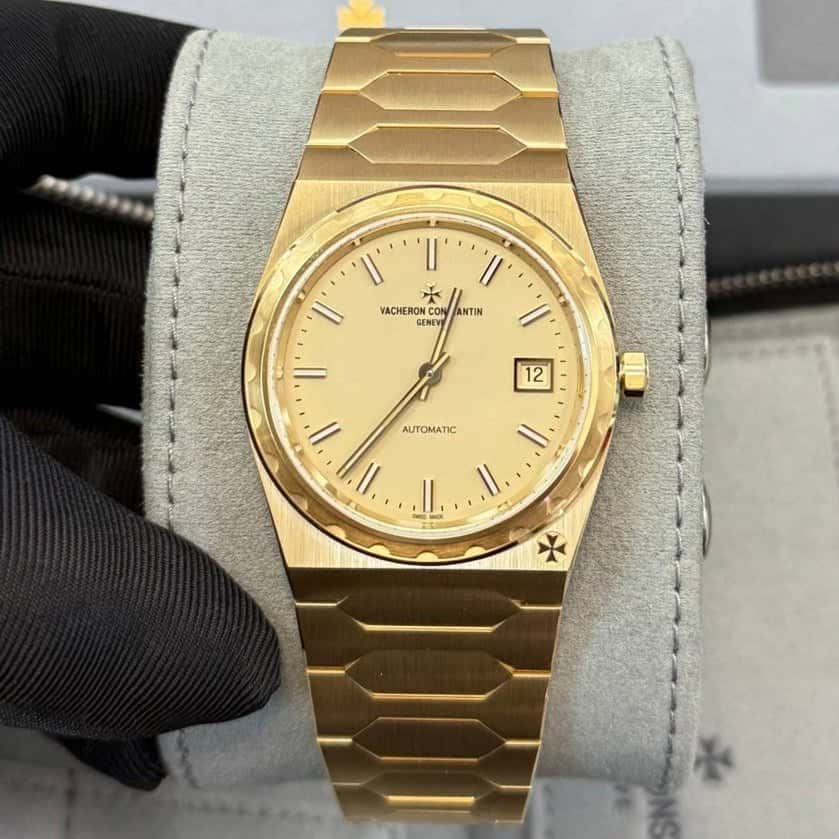 Vacheron Constantin Historiques 222 4200H/222J-B935 37 mm Yellow Gold Gold Never worn - Inside View
