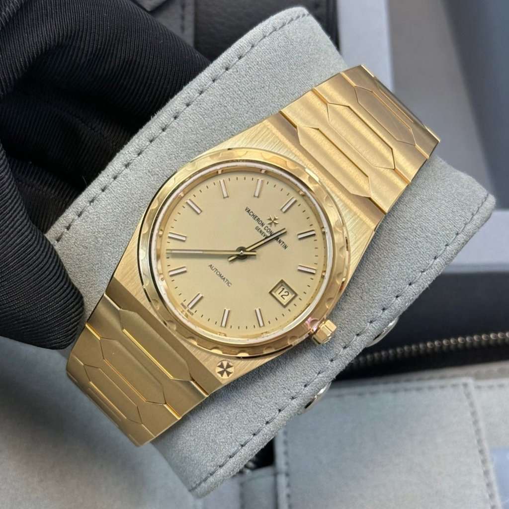 Vacheron Constantin Historiques 222 4200H/222J-B935 37 mm Yellow Gold Gold Never worn - Box View