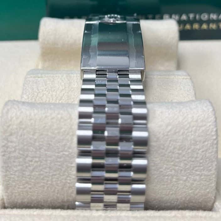Rolex GMT-Master II 40mm Blue Never worn - Model View