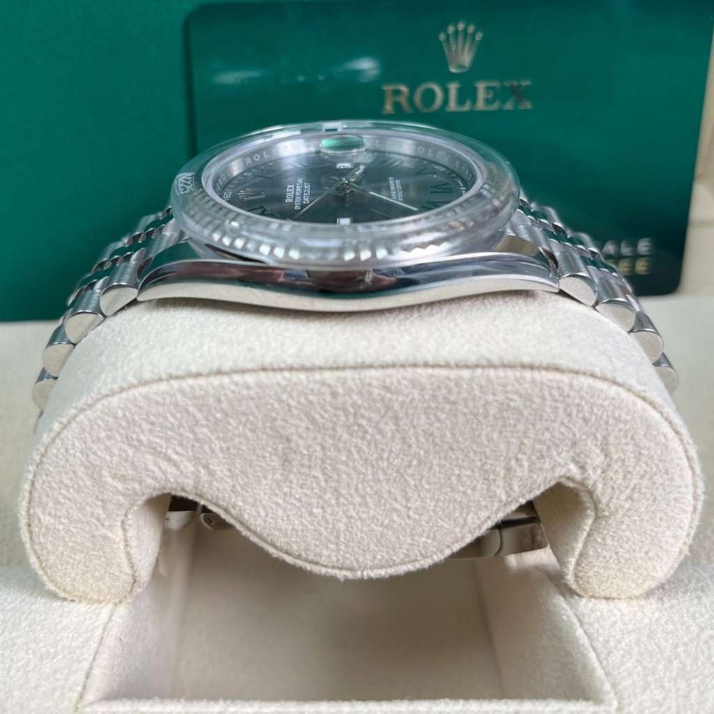 Rolex Datejust 41 Green Never worn - Box View