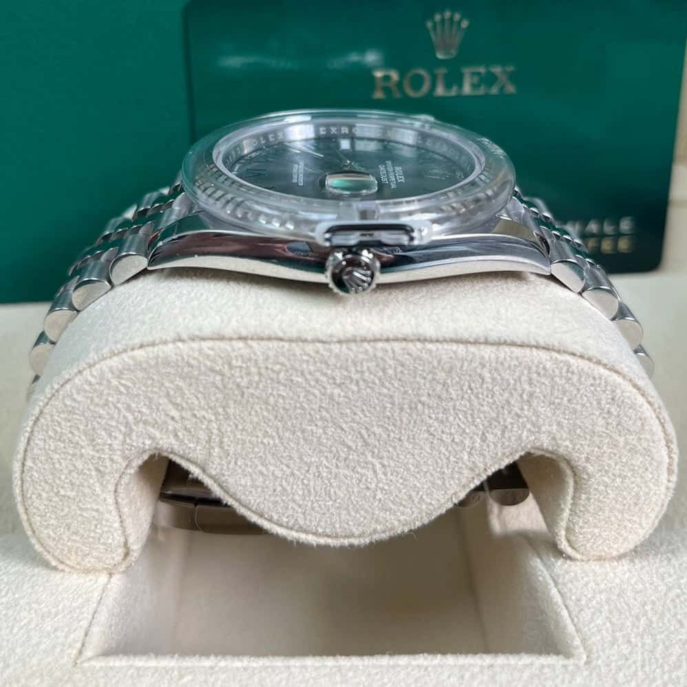 Rolex Datejust 41 Green Never worn - Model View