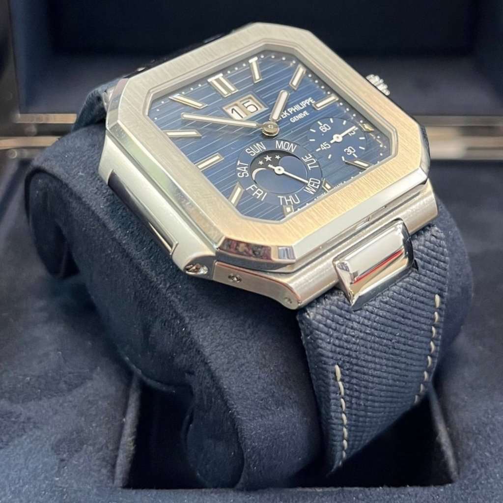 Patek Philippe Cubitus Platinum Case Sunburst Blue Dial 5822P-001 45mm Blue Never worn - Box View