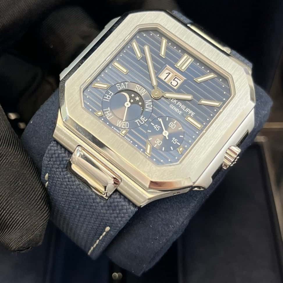 Patek Philippe Cubitus Platinum Case Sunburst Blue Dial 5822P-001 45mm Blue Never worn - Model View