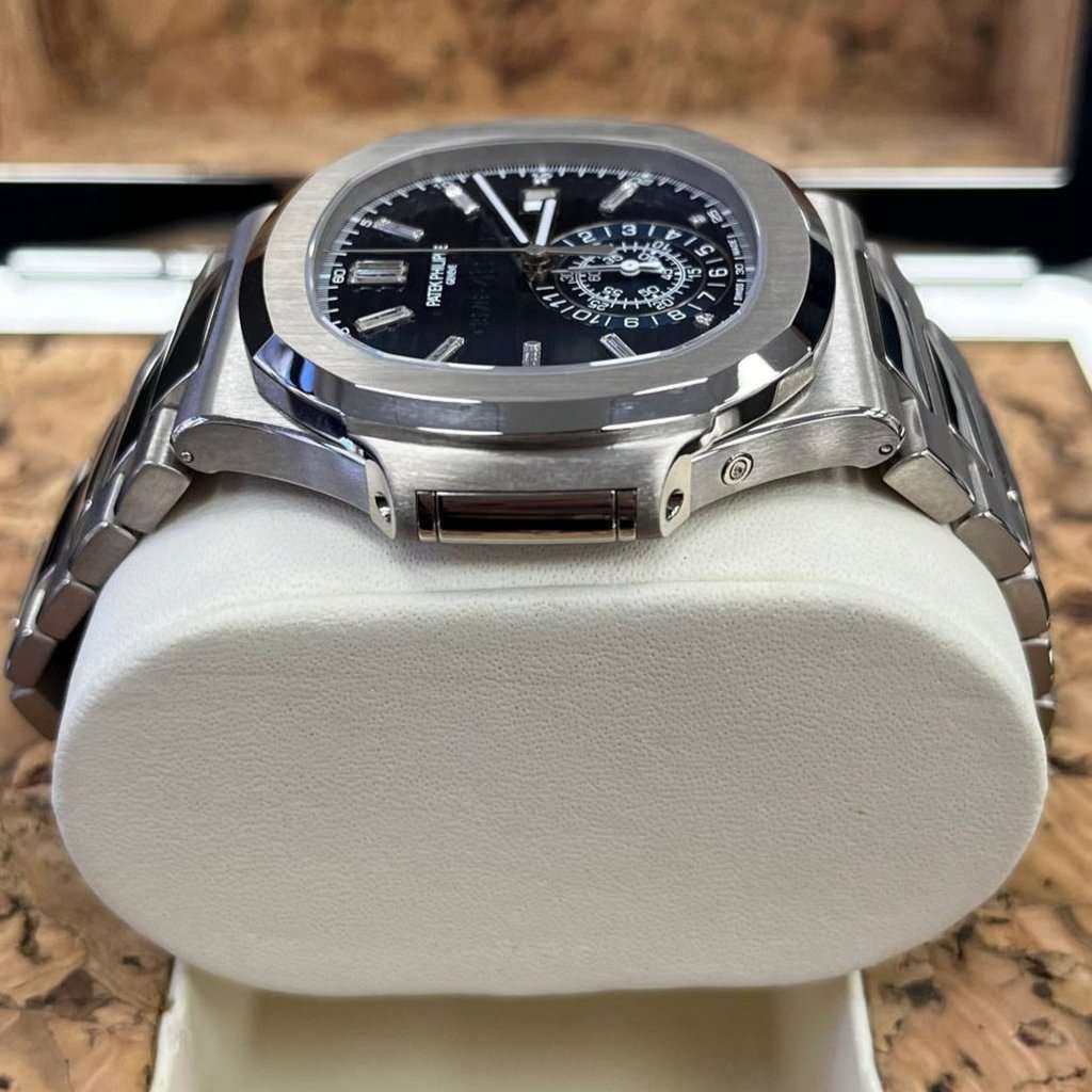 Patek Philippe Nautilus 44mm Blue Never worn - Inside View