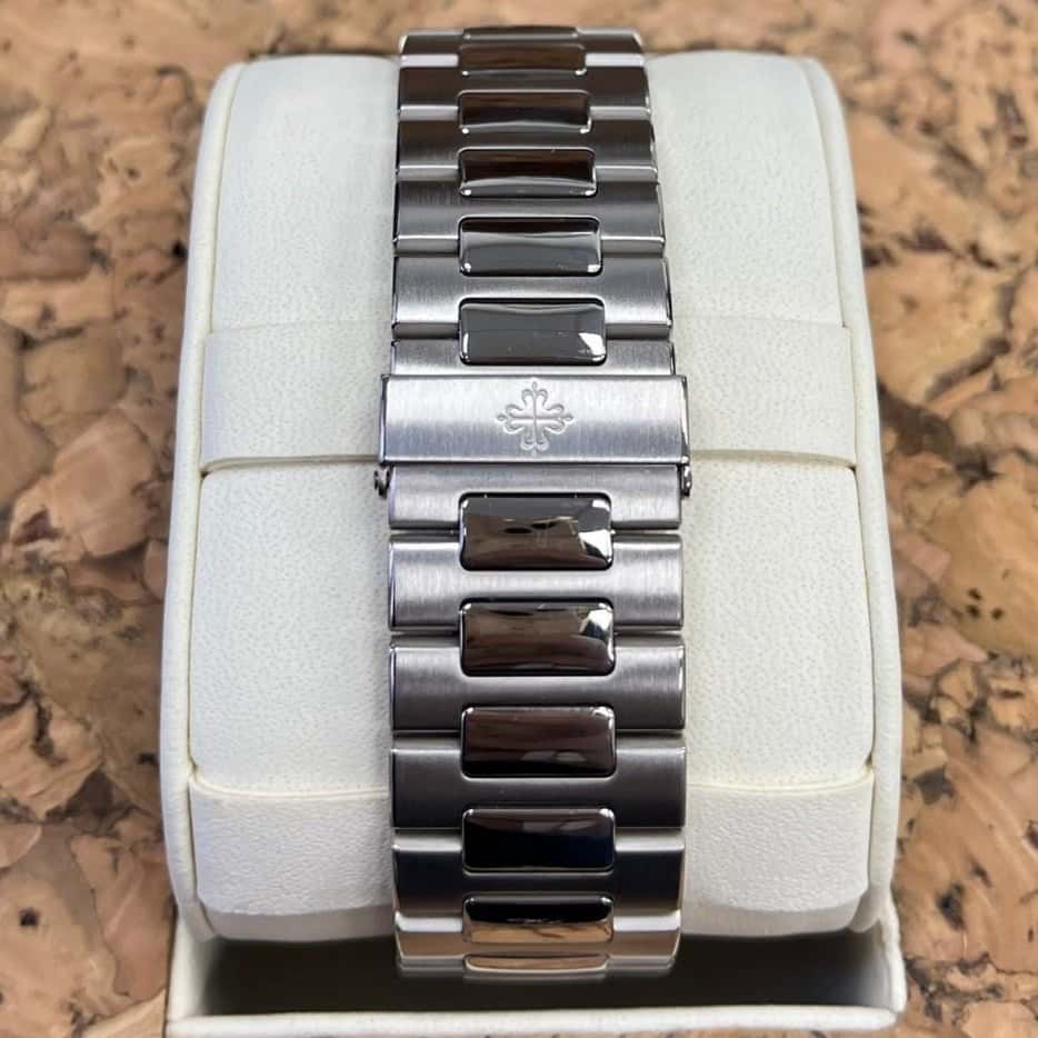 Patek Philippe Nautilus 44mm Blue Never worn - Box View
