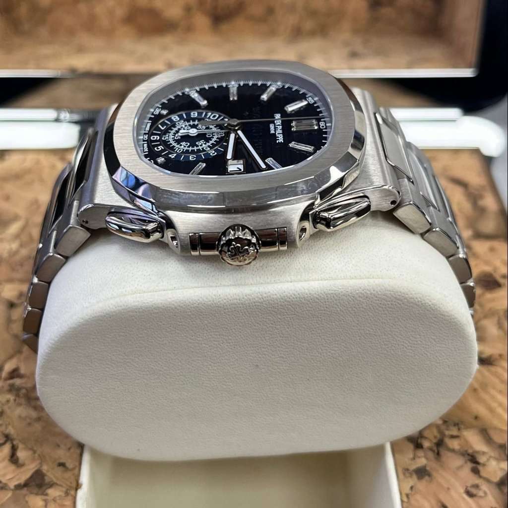 Patek Philippe Nautilus 44mm Blue Never worn - Model View