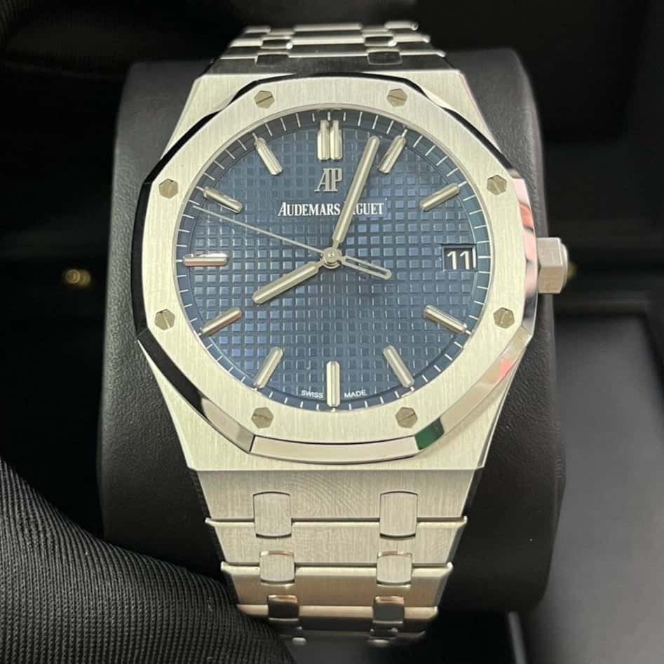 Audemars Piguet Royal Oak Selfwinding 41mm Blue Never worn - Box View