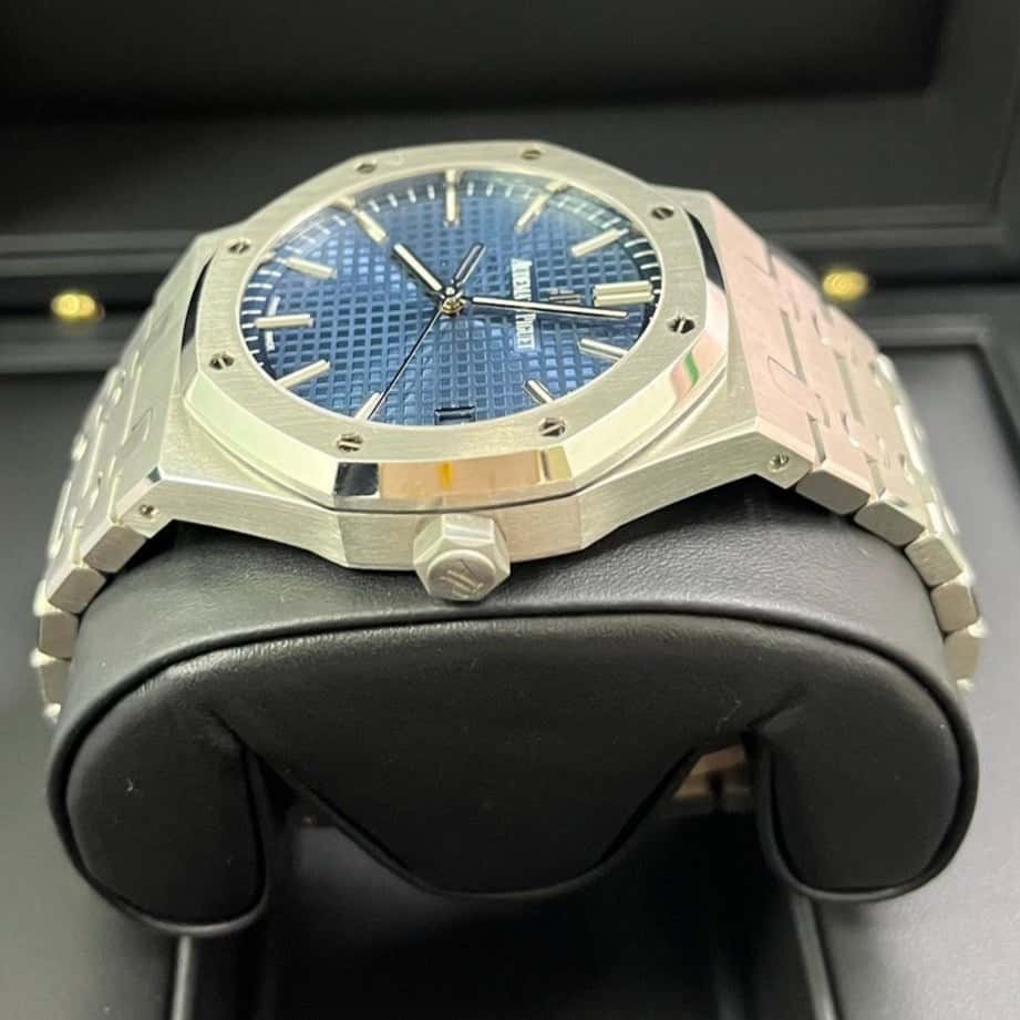 Audemars Piguet Royal Oak Selfwinding 41mm Blue Never worn - Inside View