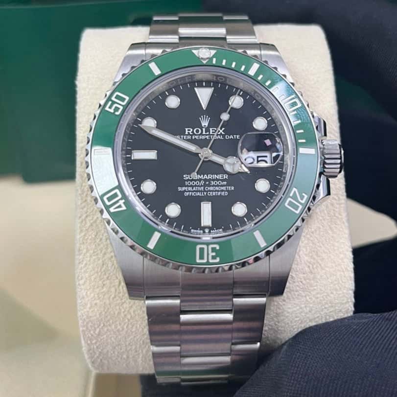 Rolex Submariner 41mm Green Never worn - Inside View