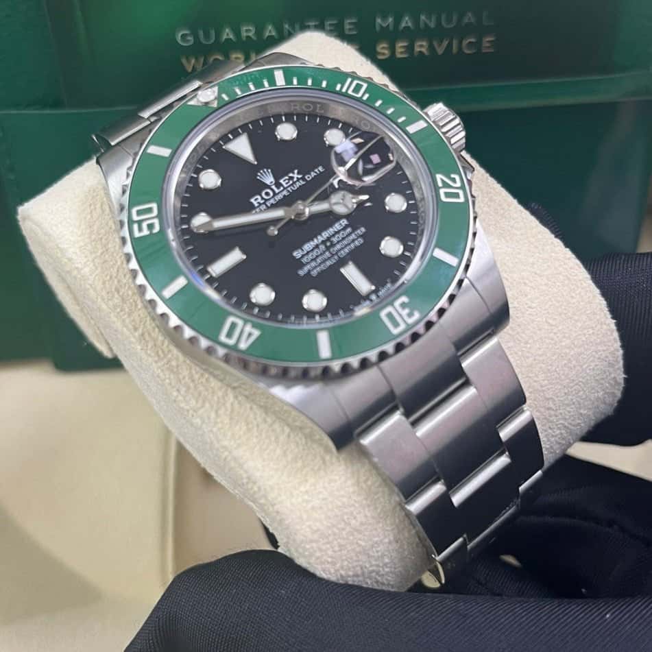Rolex Submariner 41mm Green Never worn - Box View