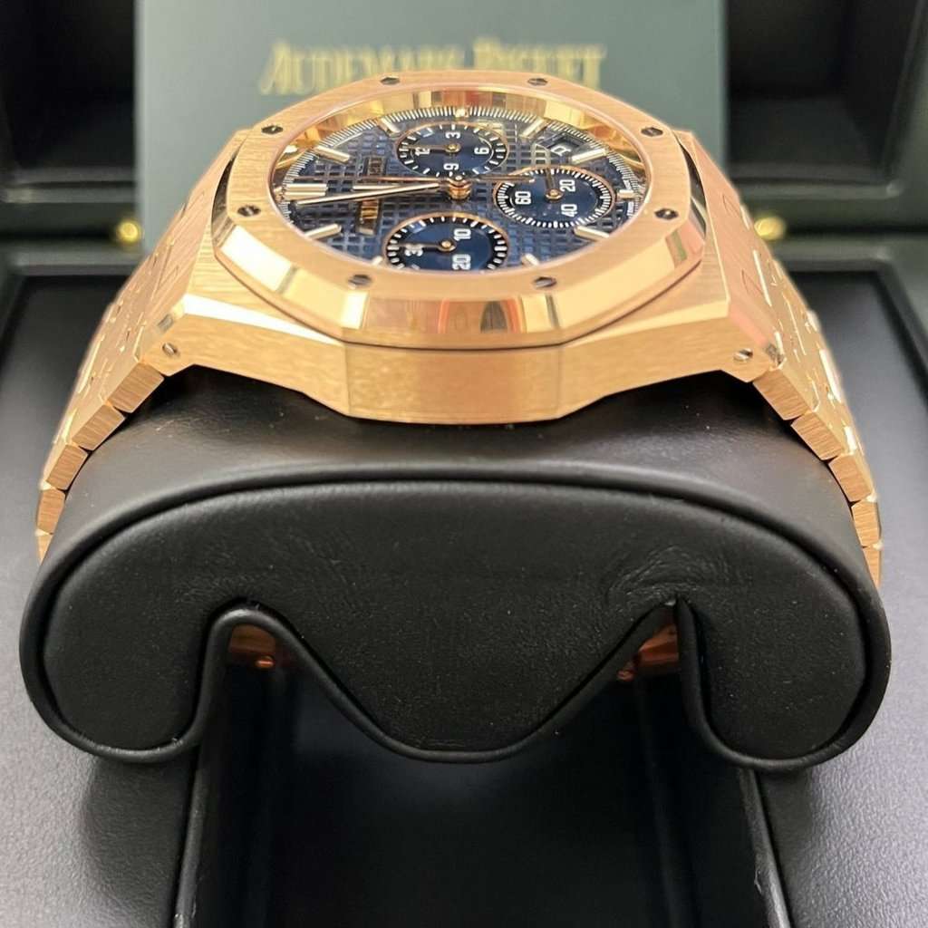 Audemars Piguet Royal Oak Chronograph 41mm Blue Never worn - Model View