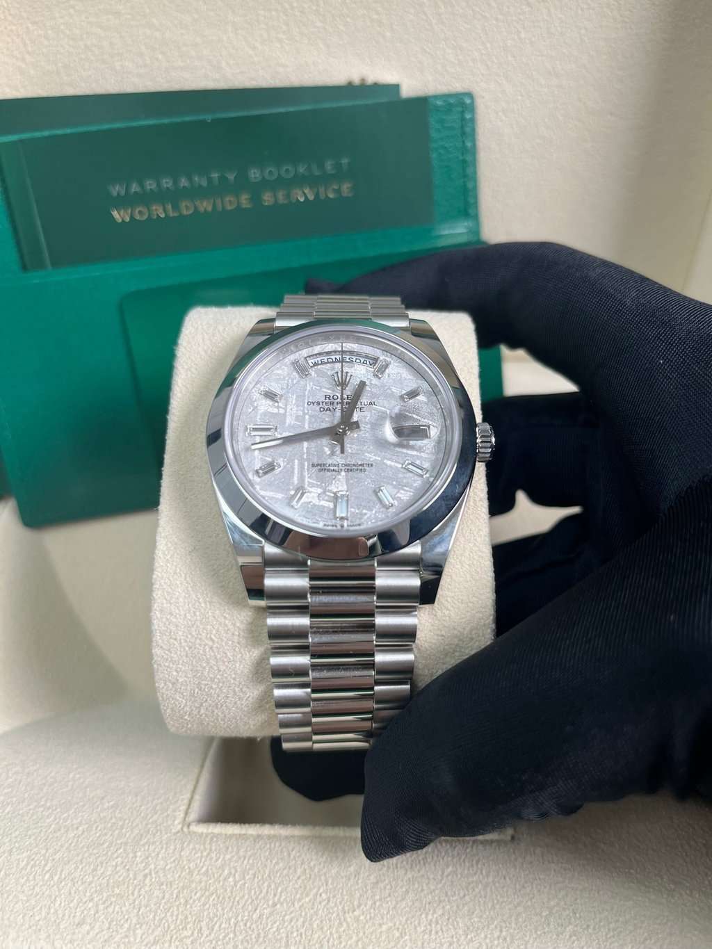 Rolex Day-Date 40 Silver Never worn - Inside View