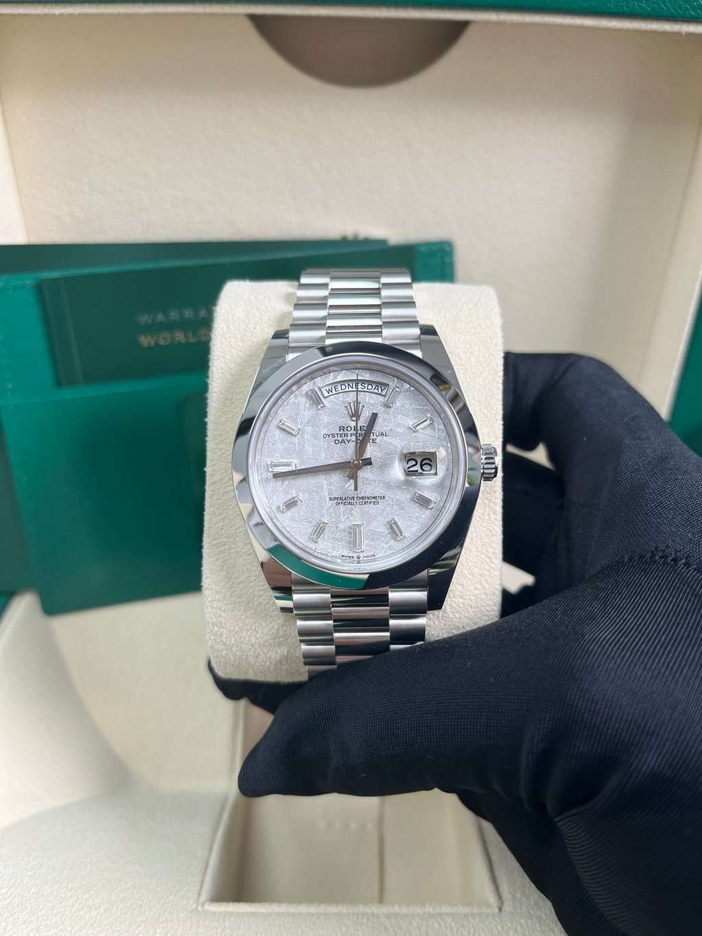 Rolex Day-Date 40 Silver Never worn - Model View