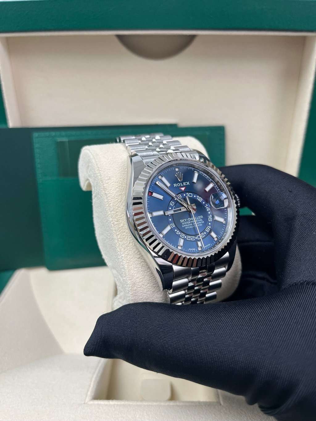 Rolex Sky-Dweller 42mm Blue Never worn - Inside View