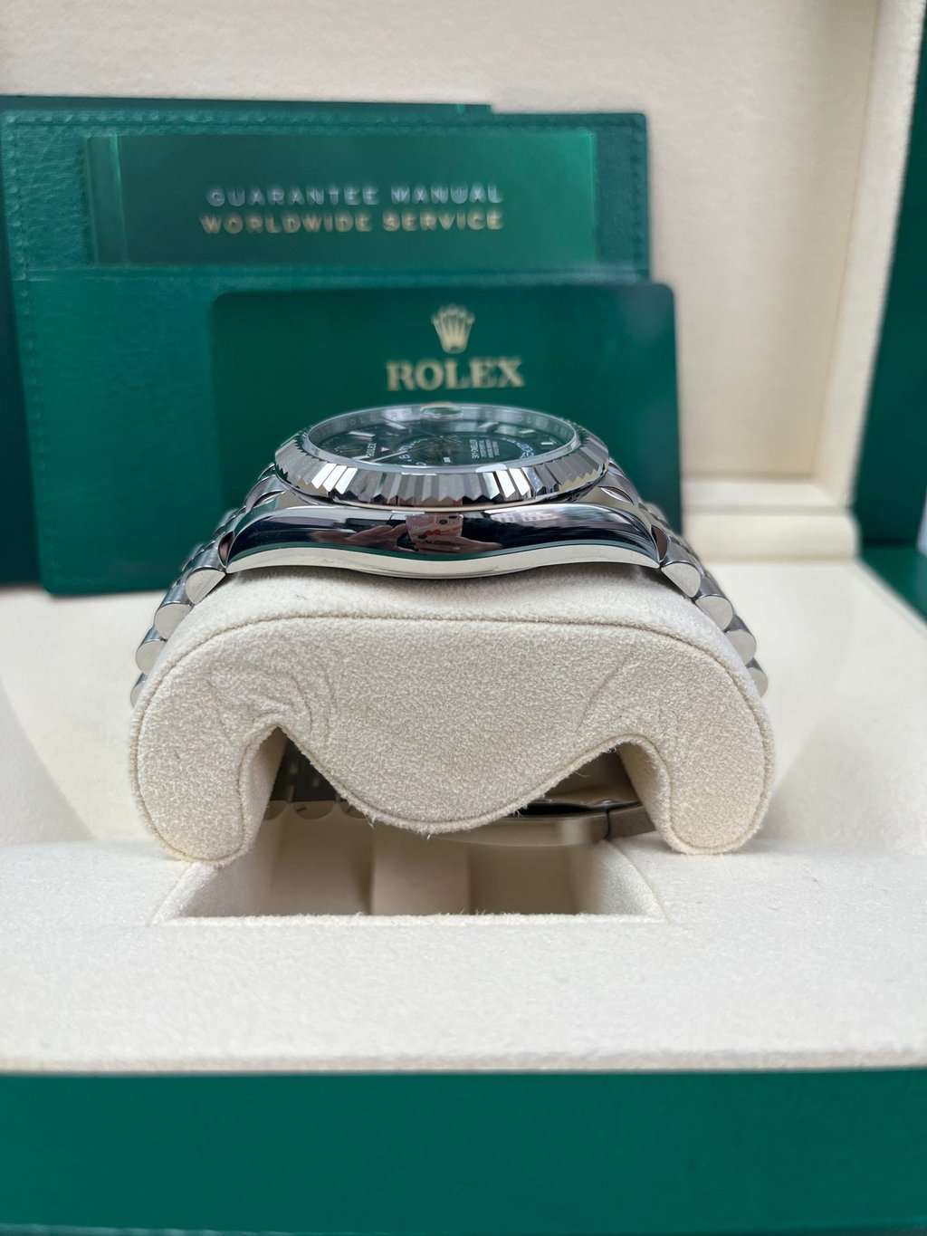 Rolex Sky-Dweller 42mm Blue Never worn - Box View