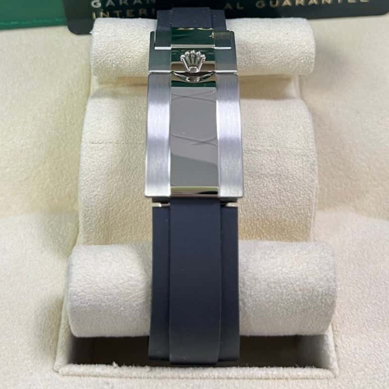 Rolex Daytona 40mm Black Never worn - Box View