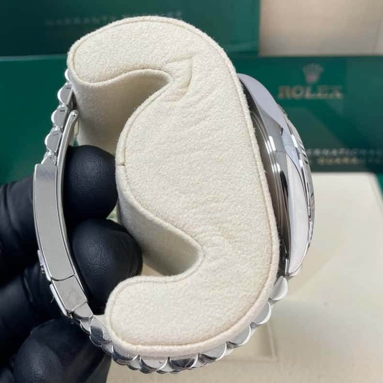 Rolex Datejust 41 Silver Never worn - Back View