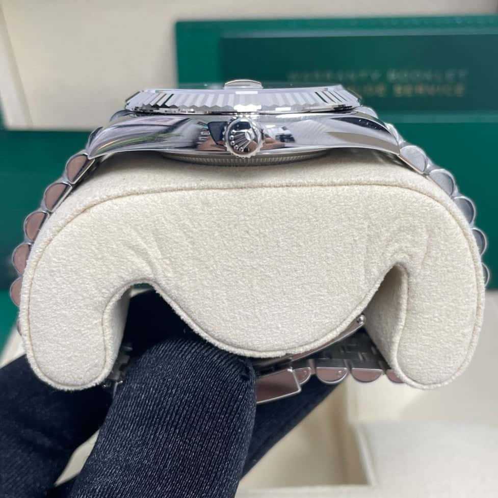 Rolex Datejust 41 White Never worn - Box View
