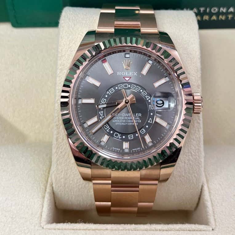 Rolex Sky-Dweller 42mm Pink Never worn - Inside View