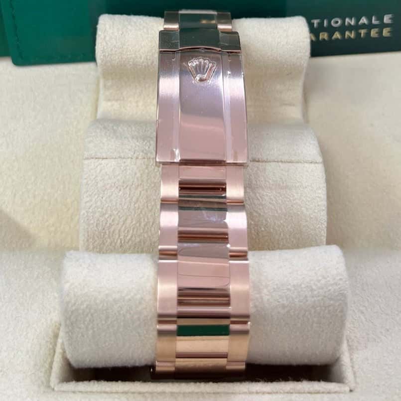 Rolex Sky-Dweller 42mm Pink Never worn - Model View