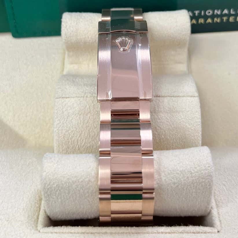 Rolex Sky-Dweller 42mm Pink Never worn - Box View