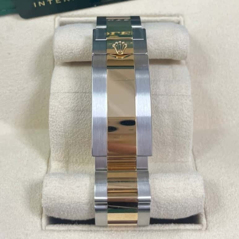 Rolex Submariner 41mm Blue Never worn - Model View