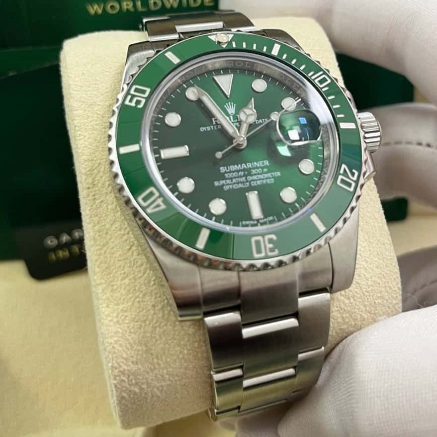 Rolex Submariner 40mm Green Never worn - Model View