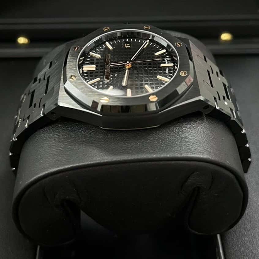 Audemars Piguet Royal Oak Selfwinding 34mm Black Never worn - Model View