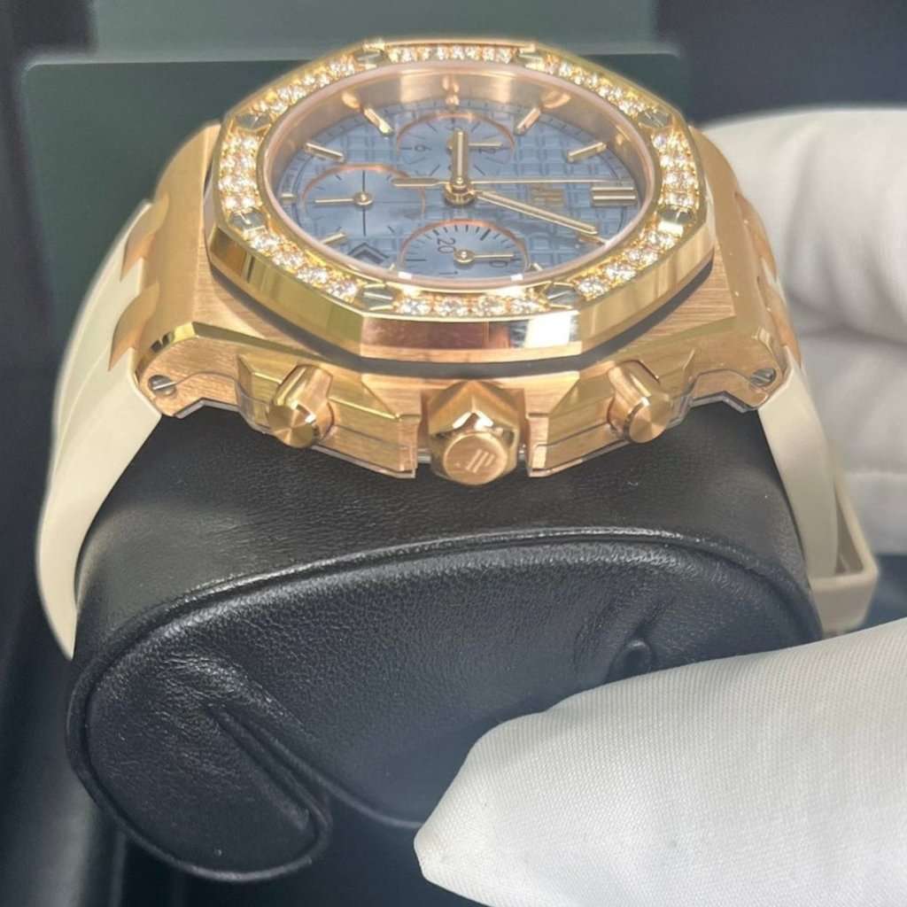 Audemars Piguet Royal Oak Offshore 37mm MultiColor Never worn - Inside View