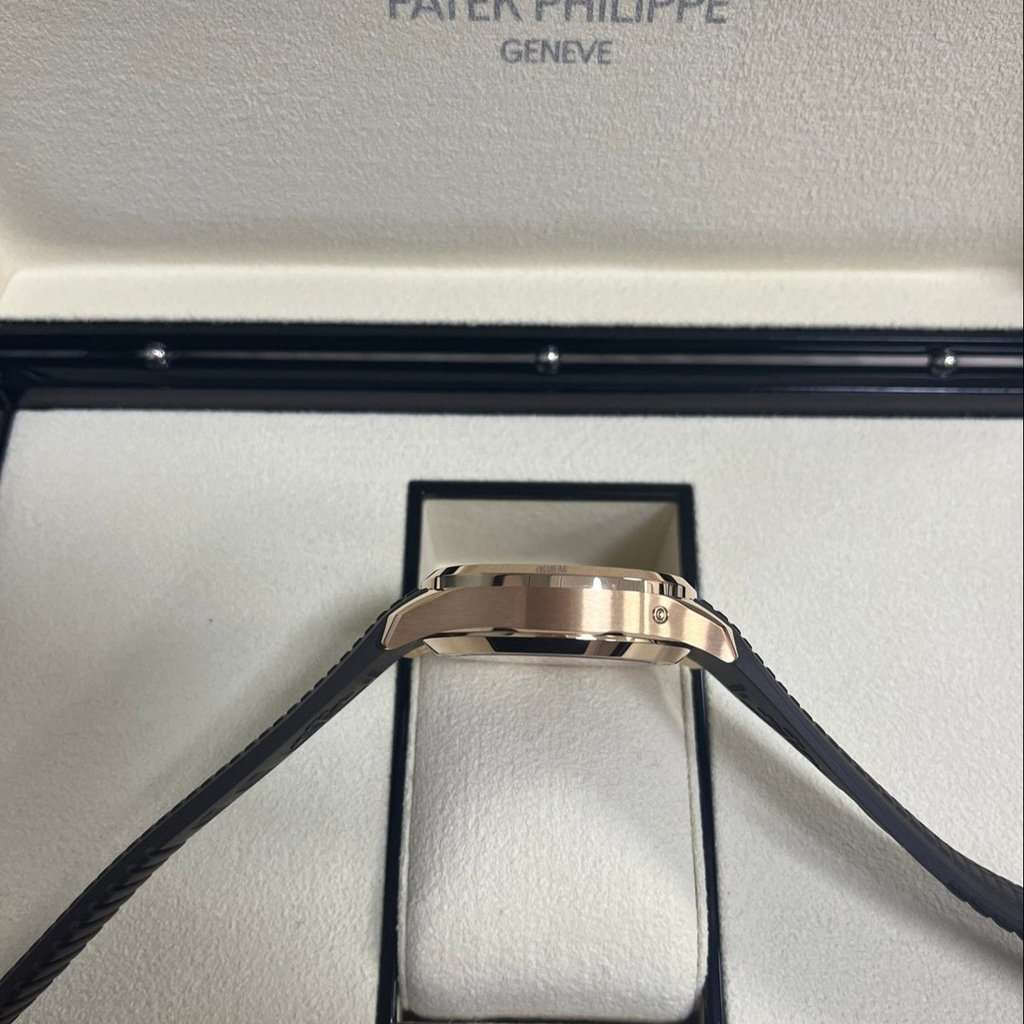Patek Philippe Aquanaut Chronograph 42mm MultiColor Never worn - Back View